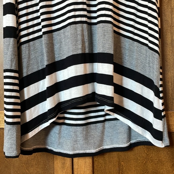 Cable & gauge black, grey, winter white long tunic style tank. - Picture 3 of 6